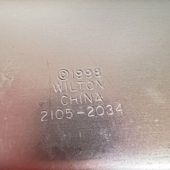 Vintage 90s Wilton Cake Pans Car Auto SUV 2015-2034 Guitar 2105-570 Travel Music - Picture 8 of 8